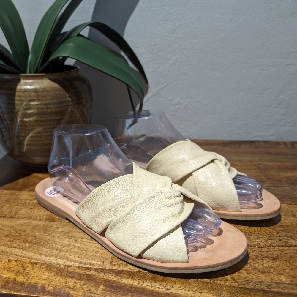 Free people Vaneli ivory leather strappy sandals size39‎